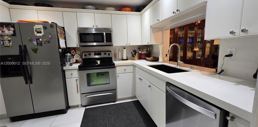 Condo in Pembroke Pines, Florida, 1 bedroom  № 2089993