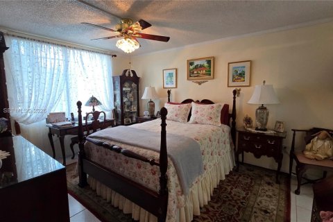 Condo in Pembroke Pines, Florida, 1 bedroom  № 2089993 - photo 21