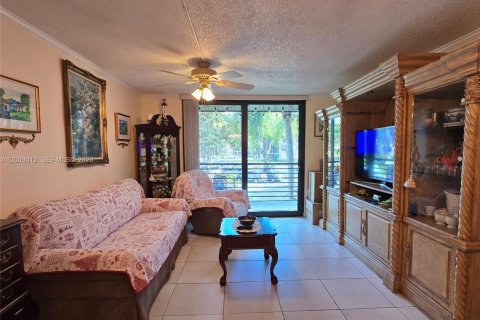 Condo in Pembroke Pines, Florida, 1 bedroom  № 2089993 - photo 7