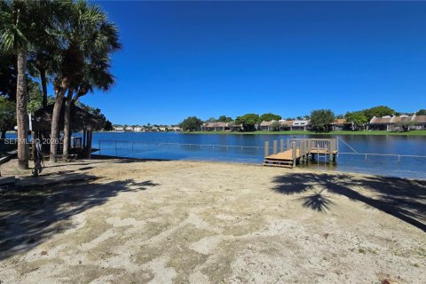 Condo in Pembroke Pines, Florida, 1 bedroom  № 2089993 - photo 26