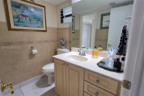 Condo in Pembroke Pines, Florida, 1 bedroom  № 2089993 - photo 13