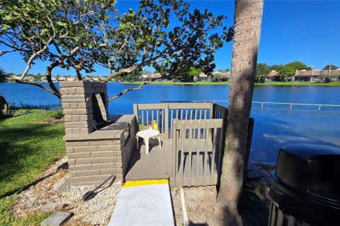 Condo in Pembroke Pines, Florida, 1 bedroom  № 2089993 - photo 25