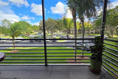 Condo in Pembroke Pines, Florida, 1 bedroom  № 2089993 - photo 8