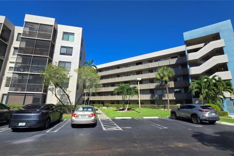 Condo in Pembroke Pines, Florida, 1 bedroom  № 2089993 - photo 23