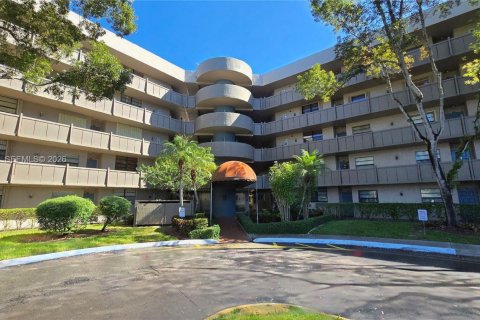 Condo in Pembroke Pines, Florida, 1 bedroom  № 2089993 - photo 22