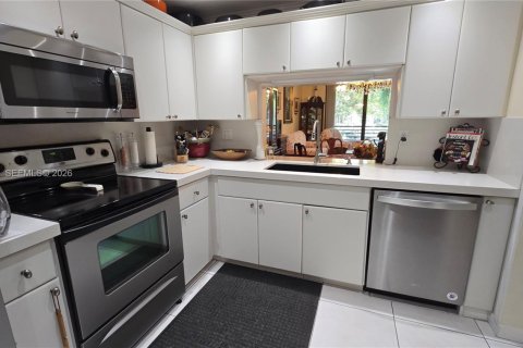 Condo in Pembroke Pines, Florida, 1 bedroom  № 2089993 - photo 3