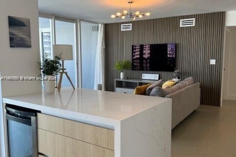 Condo in Miami Beach, Florida, 2 bedrooms  № 1944869 - photo 9