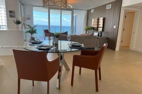 Condo in Miami Beach, Florida, 2 bedrooms  № 1944869 - photo 7