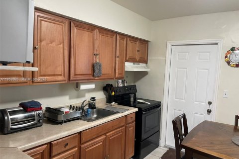 Immobilier commercial à vendre à Miami, Floride: 157 m2 № 2008746 - photo 10