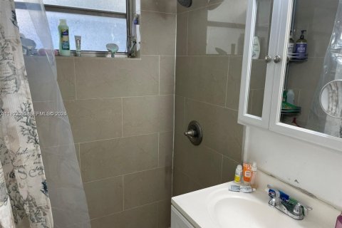 Immobilier commercial à vendre à Miami, Floride: 157 m2 № 2008746 - photo 11