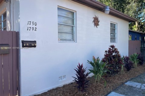 Commercial property in Miami, Florida 157 sq.m. № 2008746 - photo 2