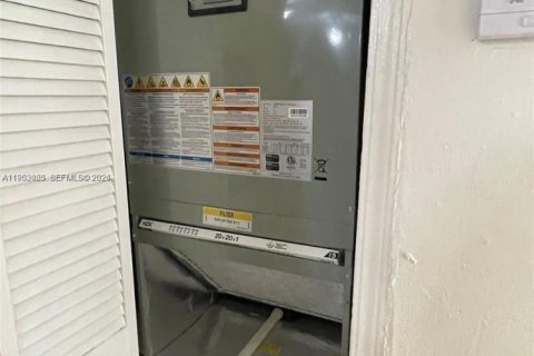 Immobilier commercial à vendre à Miami, Floride: 157 m2 № 2008746 - photo 12