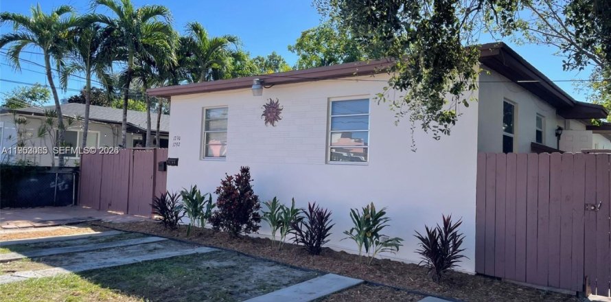 Commercial property in Miami, Florida 157 sq.m. № 2008746