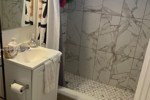 Immobilier commercial à vendre à Miami, Floride: 157 m2 № 2008746 - photo 7