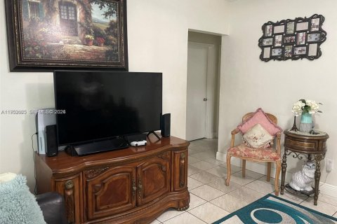 Immobilier commercial à vendre à Miami, Floride: 157 m2 № 2008746 - photo 9