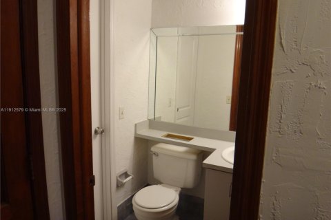 Townhouse in Cutler Bay, Florida 3 bedrooms, 106.28 sq.m. № 2038001 - photo 9