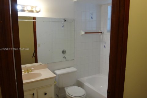 Townhouse in Cutler Bay, Florida 3 bedrooms, 106.28 sq.m. № 2038001 - photo 14