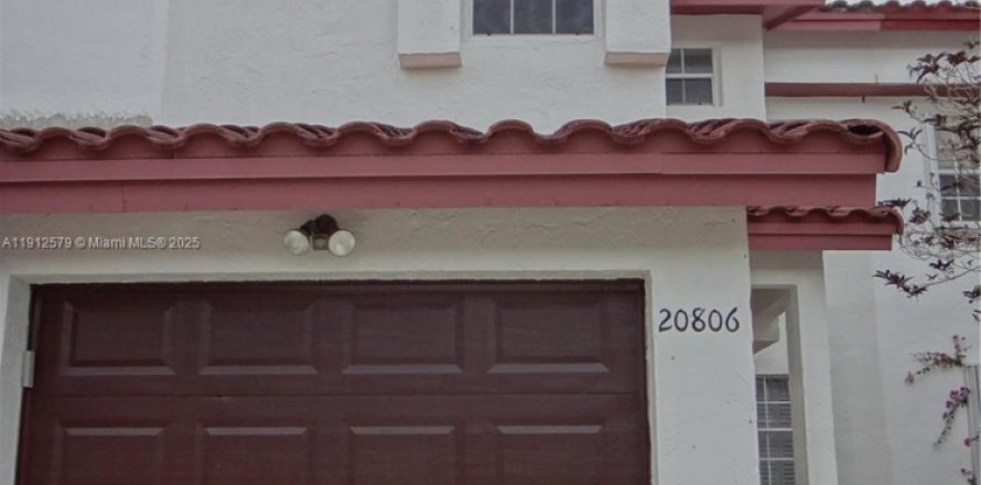 Townhouse in Cutler Bay, Florida 3 bedrooms, 106.28 sq.m. № 2038001