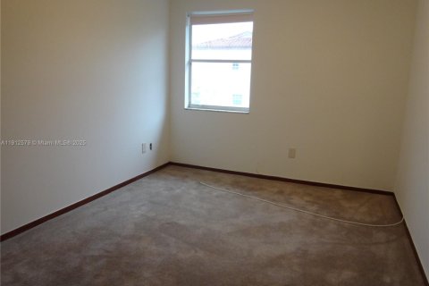 Townhouse in Cutler Bay, Florida 3 bedrooms, 106.28 sq.m. № 2038001 - photo 19