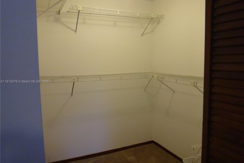 Townhouse in Cutler Bay, Florida 3 bedrooms, 106.28 sq.m. № 2038001 - photo 15