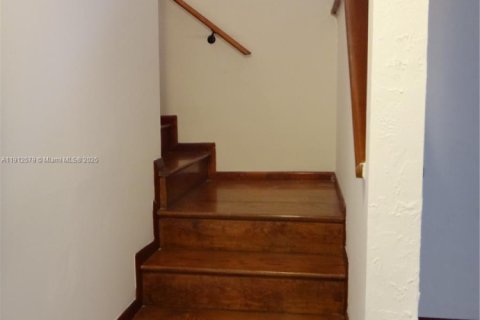 Townhouse in Cutler Bay, Florida 3 bedrooms, 106.28 sq.m. № 2038001 - photo 11