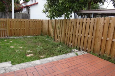 Townhouse in Cutler Bay, Florida 3 bedrooms, 106.28 sq.m. № 2038001 - photo 4