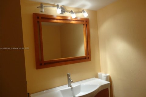 Copropriété à louer à Hallandale Beach, Floride: 1 chambre, 92.9 m2 № 1944584 - photo 18