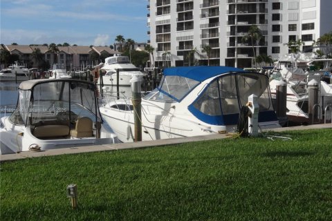 Copropriété à louer à Hallandale Beach, Floride: 1 chambre, 92.9 m2 № 1944584 - photo 10