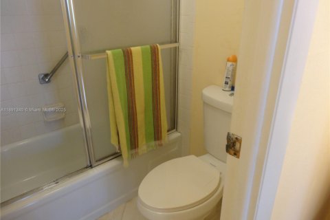 Copropriété à louer à Hallandale Beach, Floride: 1 chambre, 92.9 m2 № 1944584 - photo 20