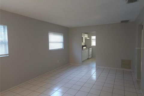 Appartement à louer à Largo, Floride: 2 chambres, 74.32 m2 № 2414931 - photo 4