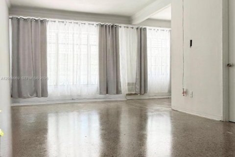 Villa ou maison à vendre à Biscayne Park, Floride: 2 chambres, 177.26 m2 № 2301895 - photo 7
