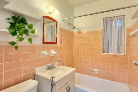 Villa ou maison à vendre à Biscayne Park, Floride: 2 chambres, 177.26 m2 № 2301895 - photo 12