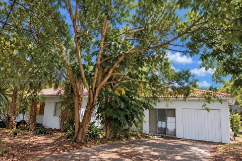 Villa ou maison à vendre à Biscayne Park, Floride: 2 chambres, 177.26 m2 № 2301895 - photo 3