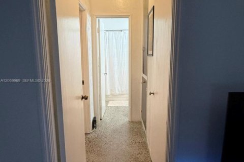 Villa ou maison à vendre à Biscayne Park, Floride: 2 chambres, 177.26 m2 № 2301895 - photo 19