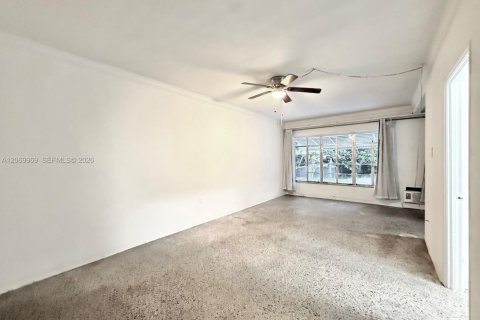 Villa ou maison à vendre à Biscayne Park, Floride: 2 chambres, 177.26 m2 № 2301895 - photo 8