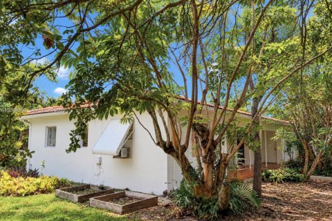Villa ou maison à vendre à Biscayne Park, Floride: 2 chambres, 177.26 m2 № 2301895 - photo 5