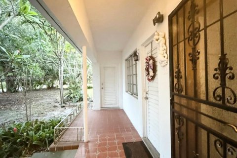 Villa ou maison à vendre à Biscayne Park, Floride: 2 chambres, 177.26 m2 № 2301895 - photo 15