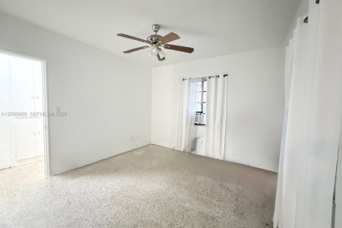 Villa ou maison à vendre à Biscayne Park, Floride: 2 chambres, 177.26 m2 № 2301895 - photo 9