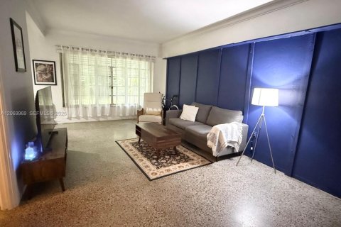 Villa ou maison à vendre à Biscayne Park, Floride: 2 chambres, 177.26 m2 № 2301895 - photo 17