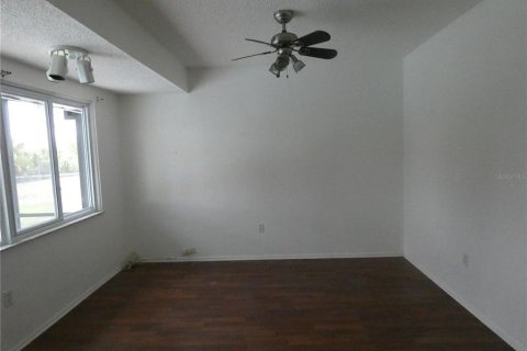 House in Port Charlotte, Florida 3 bedrooms, 120.4 sq.m. № 1721103 - photo 13