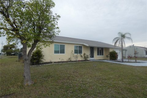 House in Port Charlotte, Florida 3 bedrooms, 120.4 sq.m. № 1721103 - photo 2