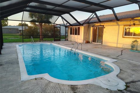 House in Port Charlotte, Florida 3 bedrooms, 120.4 sq.m. № 1721103 - photo 25