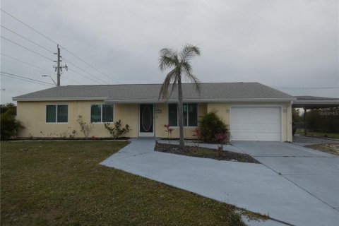 House in Port Charlotte, Florida 3 bedrooms, 120.4 sq.m. № 1721103 - photo 1