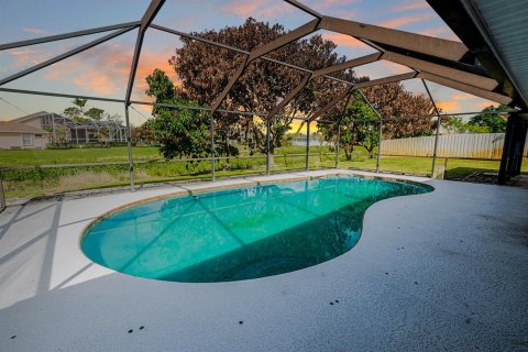 Casa en venta en Port St. Lucie, Florida, 3 dormitorios, 177.26 m2 № 2078301 - foto 2