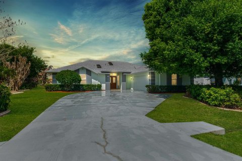 Casa en Port St. Lucie, Florida 3 dormitorios, 177.26 m2 № 2078301