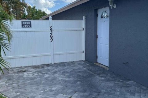 Villa ou maison à vendre à West Palm Beach, Floride: 3 chambres, 117.8 m2 № 2179197 - photo 5