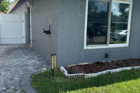Villa ou maison à vendre à West Palm Beach, Floride: 3 chambres, 117.8 m2 № 2179197 - photo 3