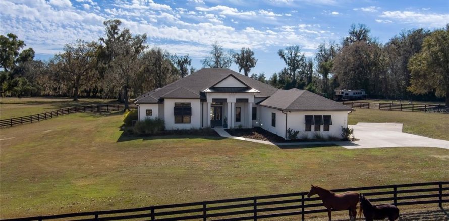 Casa en Ocala, Florida 4 dormitorios, 325.34 m2 № 2113443