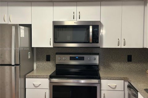 Condo in Fort Lauderdale, Florida, 2 bedrooms № 2007314 - photo 10