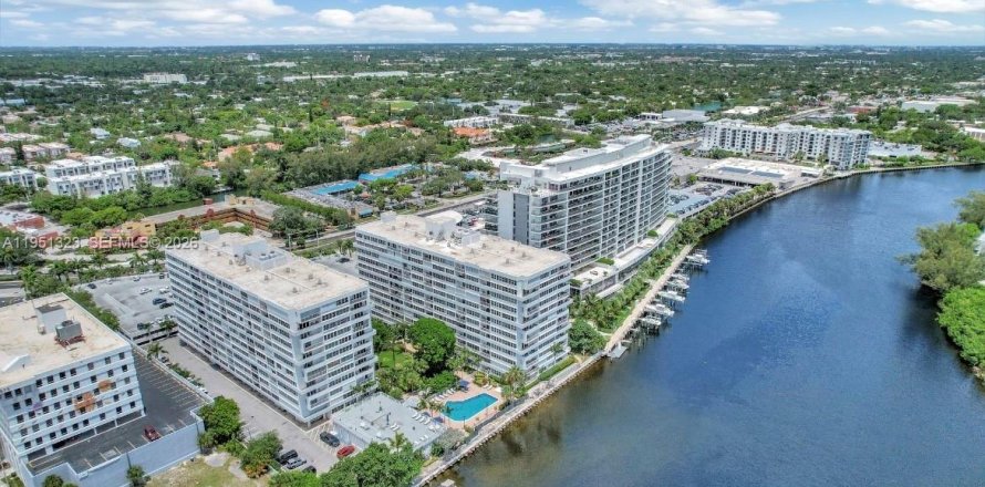 Condo in Fort Lauderdale, Florida, 2 bedrooms № 2007314